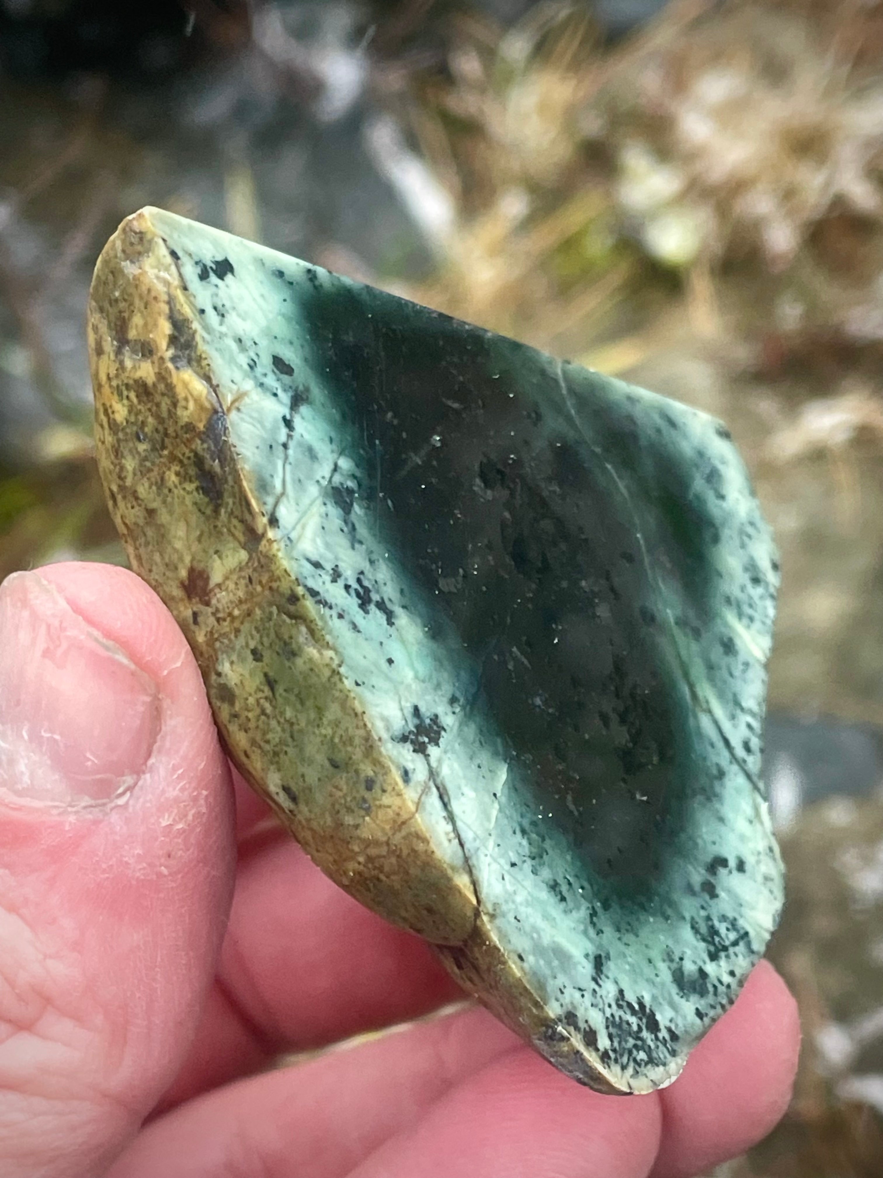 🌿 Polished Vermont Green Serpentine – Deep Forest Core Slice