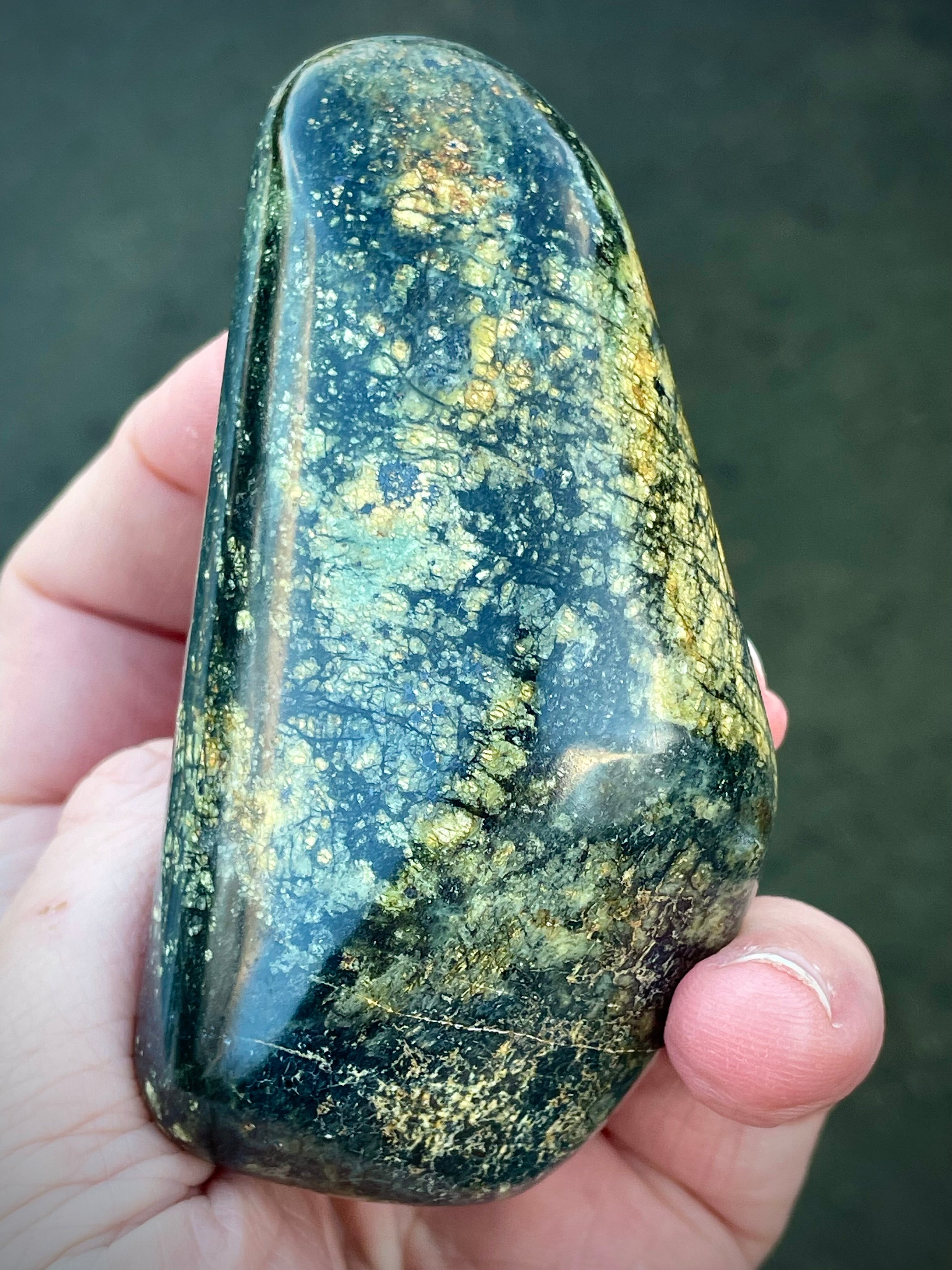 🌌 Polished Vermont Serpentine – Golden Nebula Stone