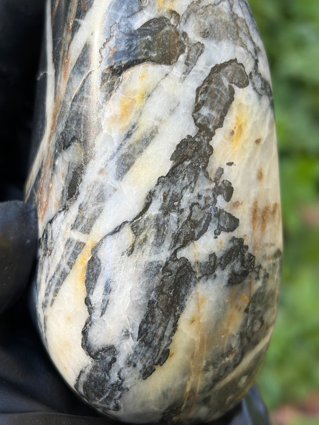 StoneBorn Creations Hand-Polished Vermont River Stone – Quartz Veins & Natural Iron Staining