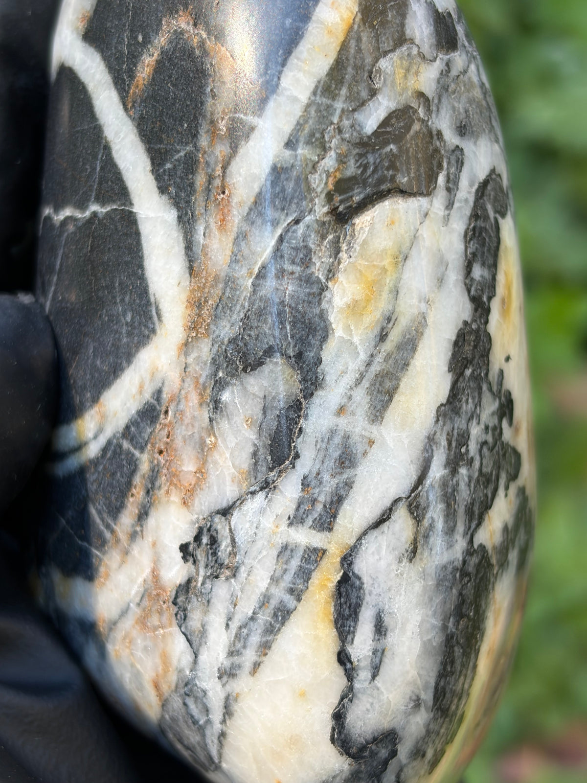 StoneBorn Creations Hand-Polished Vermont River Stone – Quartz Veins & Natural Iron Staining