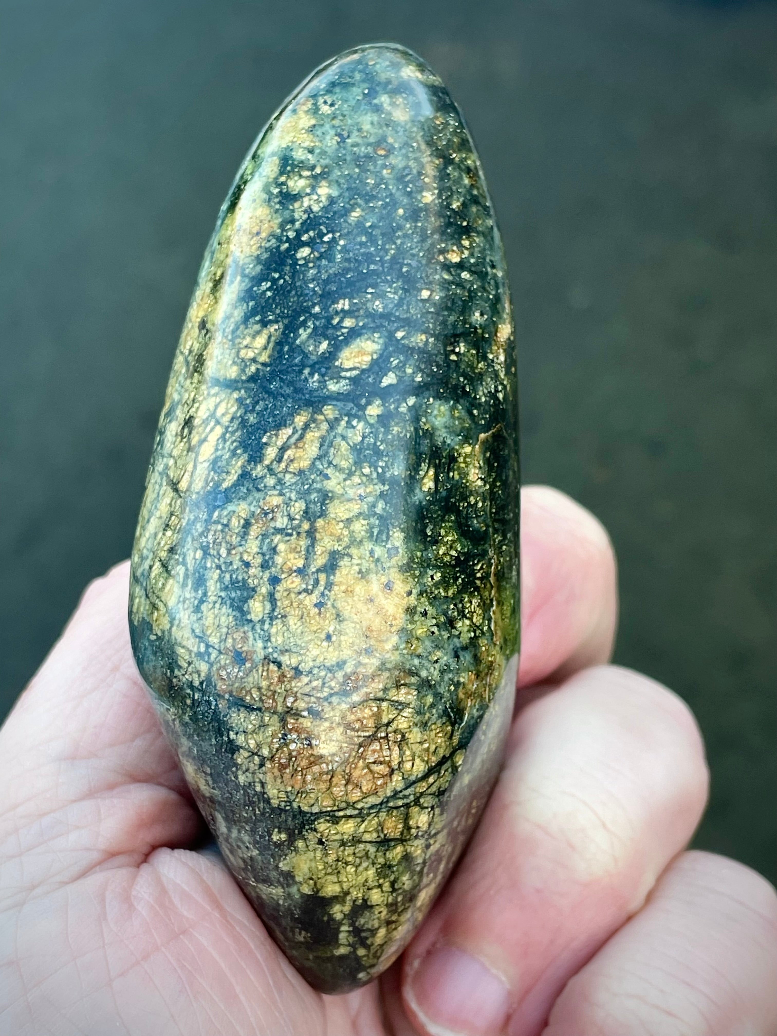 🌌 Polished Vermont Serpentine – Golden Nebula Stone